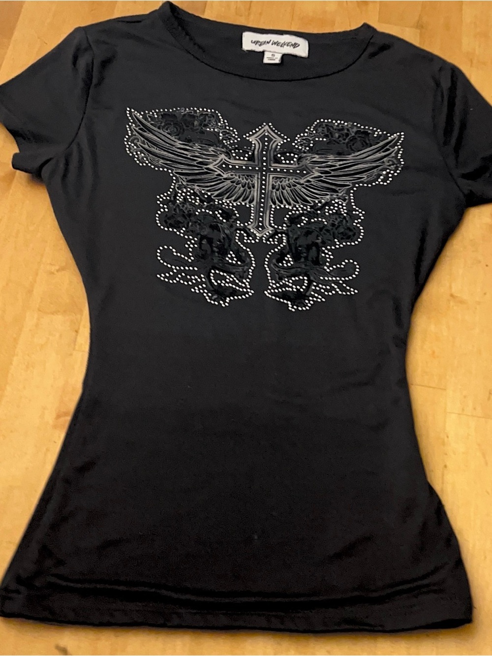 Y2k-Style Winged Cross Graphic Tee - Black